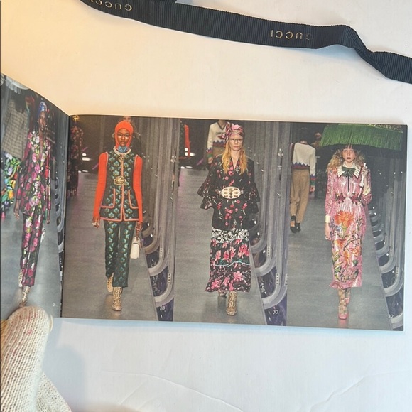Gucci Fashion Show Fall Winter 2017/2018 Collection Booklet - Picture 4 of 16